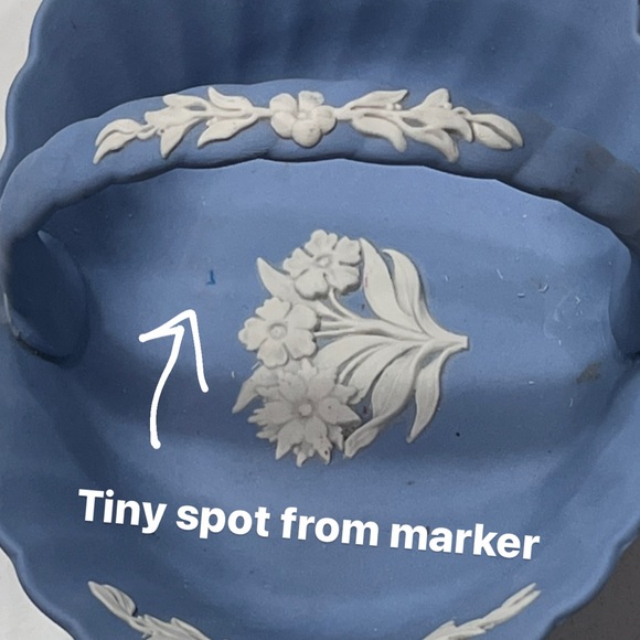 Wedgwood - Blue Jasperware Basket with Thistle Flower design - VINTAGE 1980s - Picture 7 of 8